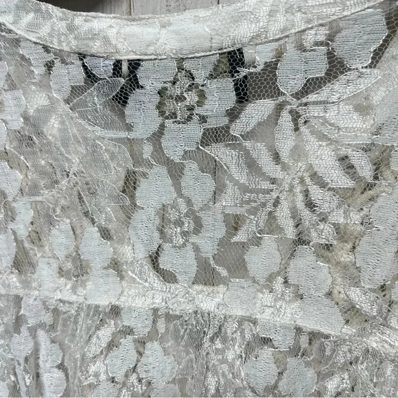 Lola P lace blouse top Womens size Medium Ivory Bell Sleeve - Picture 7 of 7